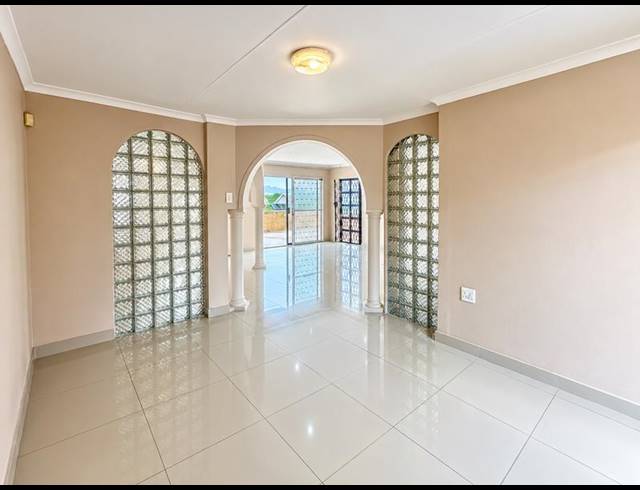 3 BEDROOM HOUSE FOR SALE IN BROADLANDS